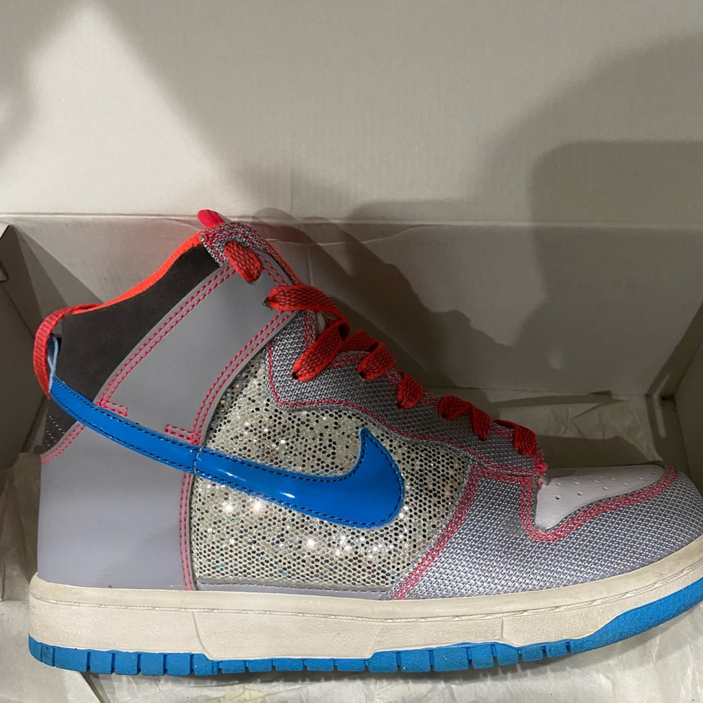 Vintage Nike Woman’s Dunk Hi.
